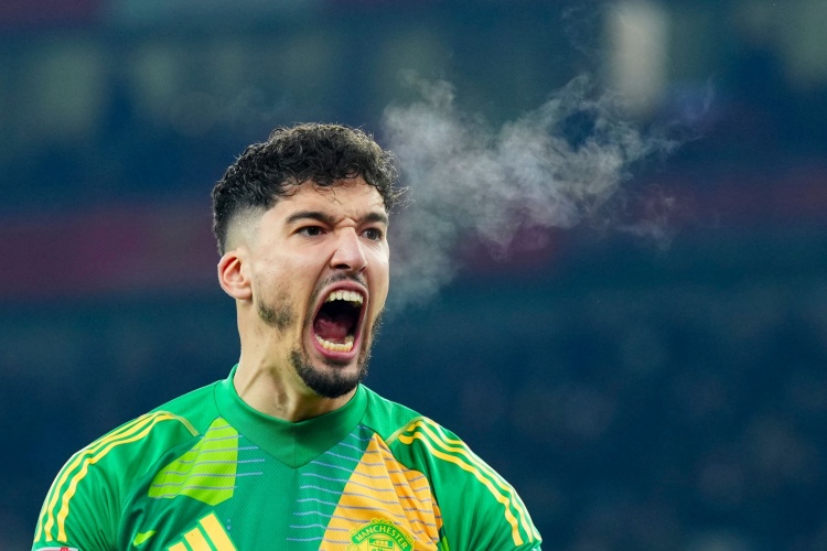 镜报：曼联门将巴因德尔的经纪人现身卡灵顿基地，商讨球员未来