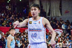 攻防俱佳！状元秀谢智杰7中5拿到16分3板3助5断 三分3中3