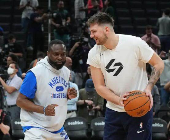 1718358493837098113.png 截图20240614174457.png