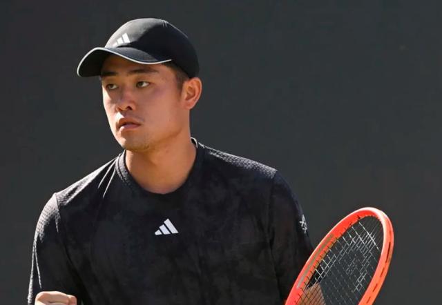 开云-爱游戏-中国男网草地首秀喜忧参半 吴易昺击败温网亚军